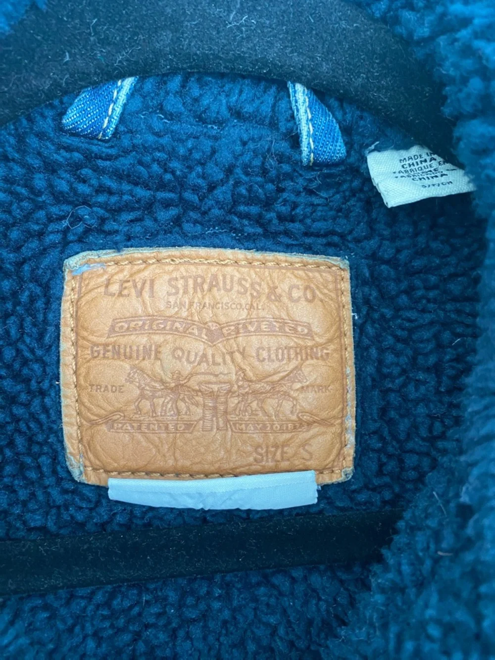 Levi's Light Blue Denim Jacket with Dark Blue Sherpa Collar - Picture 2 of 3